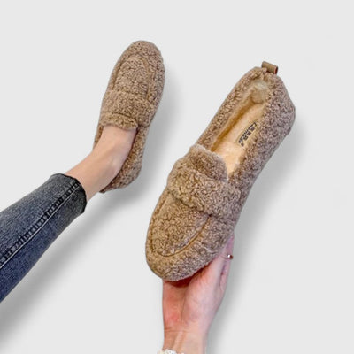 Sarah - Warm Slippers with Elegant Design
