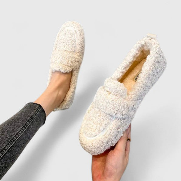 Sarah - Warm Slippers with Elegant Design