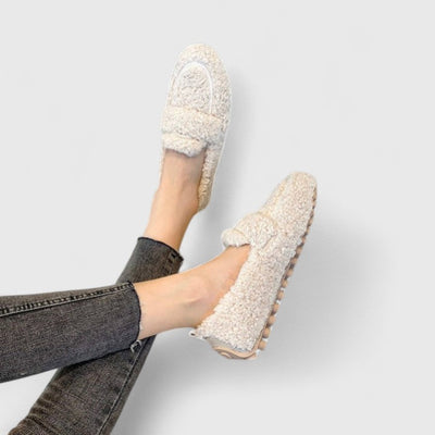 Sarah - Warm Slippers with Elegant Design