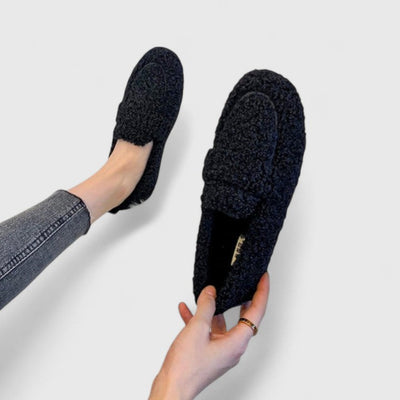 Sarah - Warm Slippers with Elegant Design